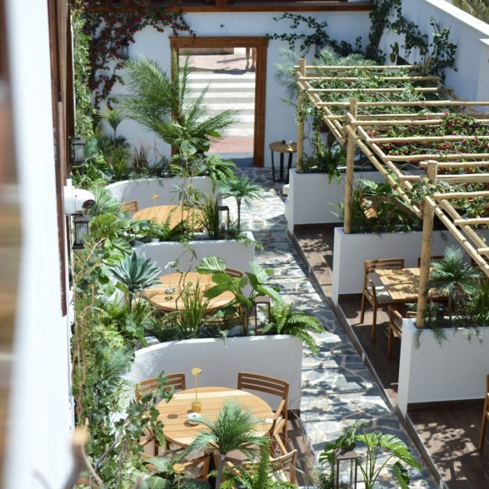 Exteriores con plantas artificiales